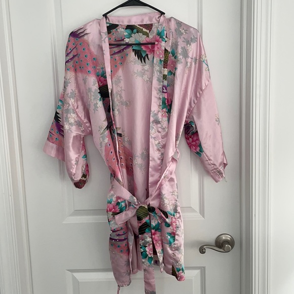 Other - Beautiful pink silk kimono